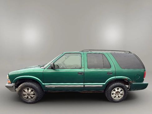 Used 2000 Chevrolet Blazer LT w/ LT Preferred Equipment Group AWD/4WD image 2