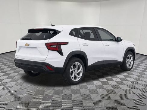 Certified 2024 Chevrolet Trax LS w/ LS Convenience Package FWD image 35