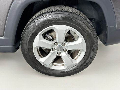 Used 2018 Jeep Compass Latitude w/ Popular Equipment Group image 11