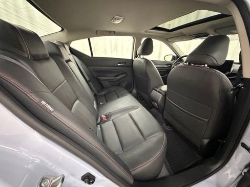 Used 2024 Nissan Altima 2.5 SR w/ SR Premium Package FWD image 15