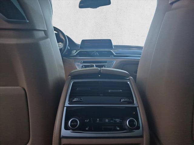Used 2021 BMW 750i xDrive w/ M Sport Package AWD/4WD image 15