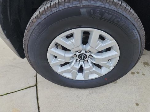 Used 2023 Nissan Frontier SV image 10