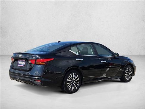 Used 2024 Nissan Altima 2.5 SV FWD image 5
