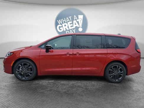 New 2026 Chrysler Pacifica Select image 7