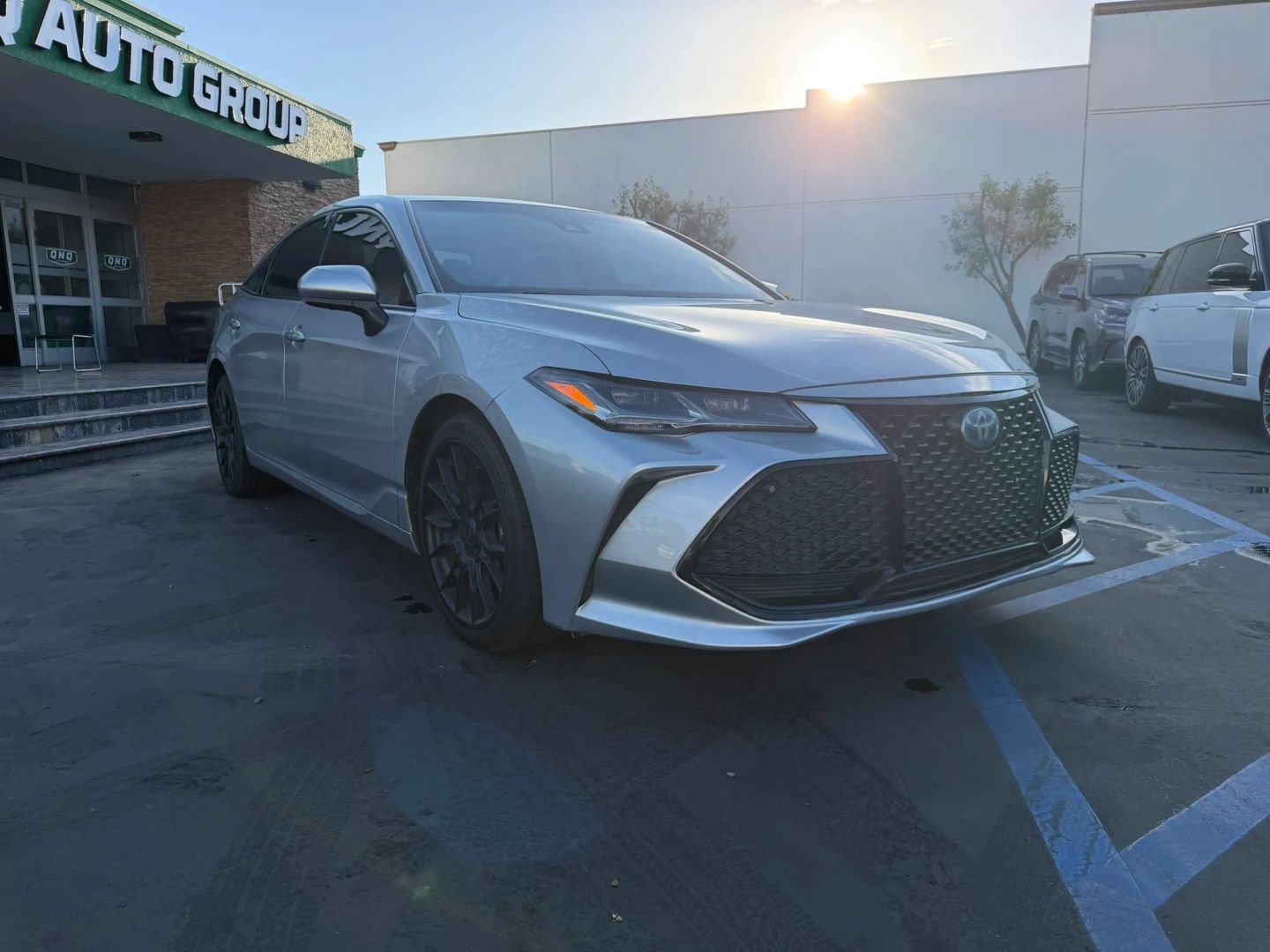 Used 2021 Toyota Avalon Limited w/ Advanced Safety Package FWD image 3