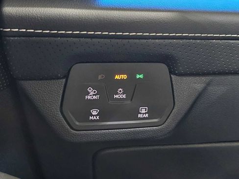 Used 2025 Volkswagen Atlas SEL AWD/4WD image 33
