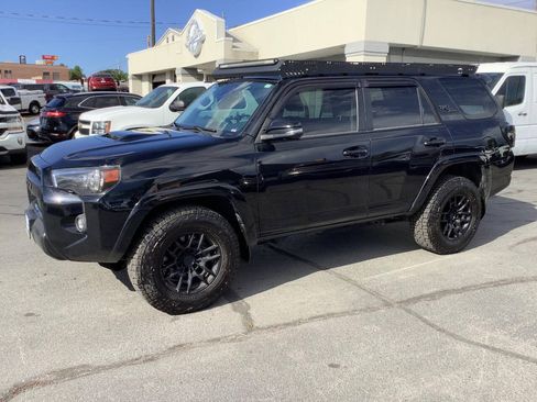 Used 2022 Toyota 4Runner TRD Off-Road Premium AWD/4WD image 26