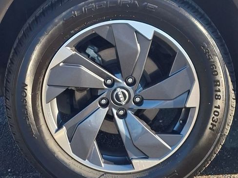 Used 2024 Nissan Rogue SV image 28