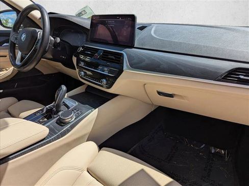Used 2022 BMW 530e xDrive w/ Premium Package AWD/4WD image 22