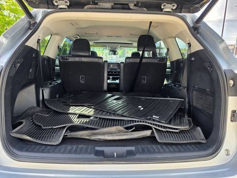Used 2022 Toyota Highlander XLE AWD/4WD image 14