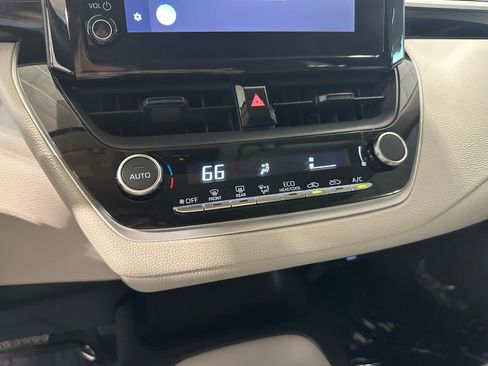 Used 2025 Toyota Corolla LE image 23