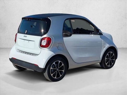 Used 2016 smart fortwo pure image 5