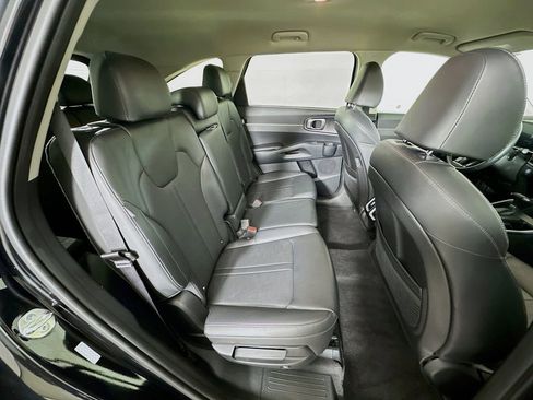 Certified 2025 Kia Sorento S AWD/4WD image 8