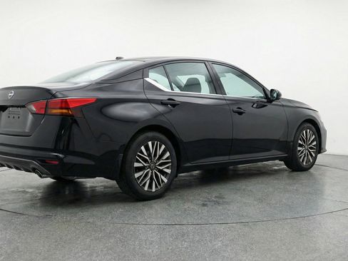 Used 2025 Nissan Altima 2.5 SV image 9