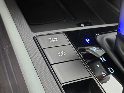 New 2025 Hyundai Elantra Limited image 16