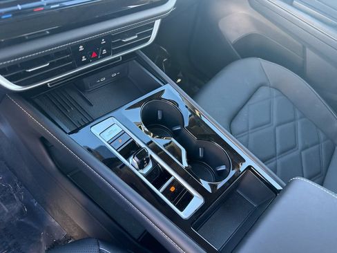 Certified 2026 Volkswagen Atlas SE w/ Panoramic Sunroof Package AWD/4WD image 24