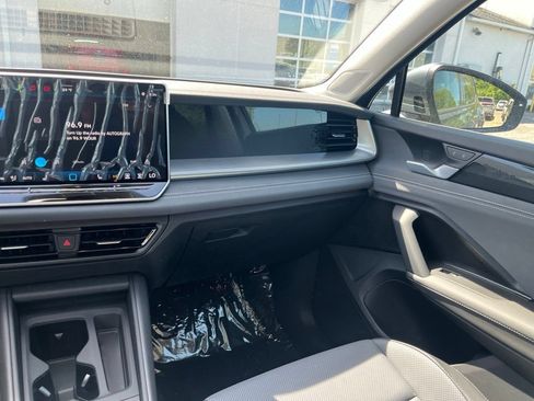 New 2026 Volkswagen Tiguan SE AWD/4WD image 12