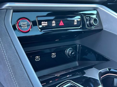 Used 2025 Audi SQ5 Premium Plus w/ Premium Plus Package image 16