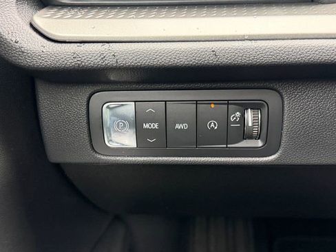 New 2026 Chevrolet Traverse LT w/ Driver Confidence Package AWD/4WD image 18