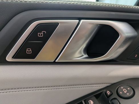 Used 2025 BMW X5 xDrive50e w/ M Sport Package image 11