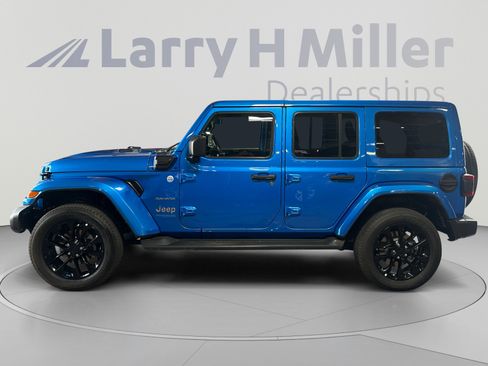 Used 2022 Jeep Wrangler Unlimited Sahara w/ Safety Group AWD/4WD image 2