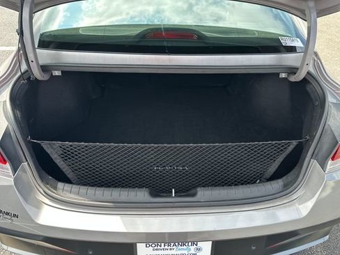 Used 2024 Hyundai Elantra Limited FWD image 10