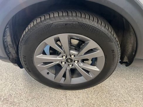 Used 2022 Ford Explorer XLT w/ Equipment Group 202A AWD/4WD image 13