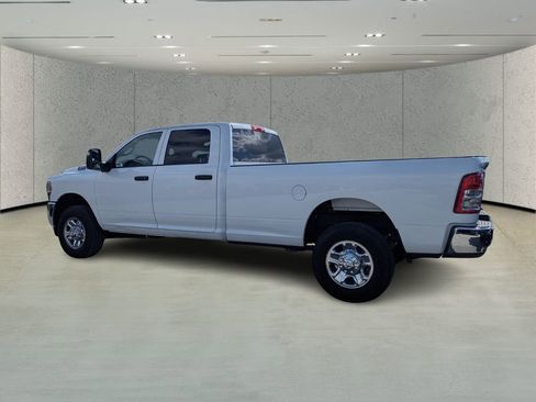 Used 2024 RAM 2500 Tradesman w/ Chrome Appearance Group AWD/4WD image 5