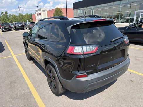 Used 2021 Jeep Cherokee Latitude Plus AWD/4WD image 4