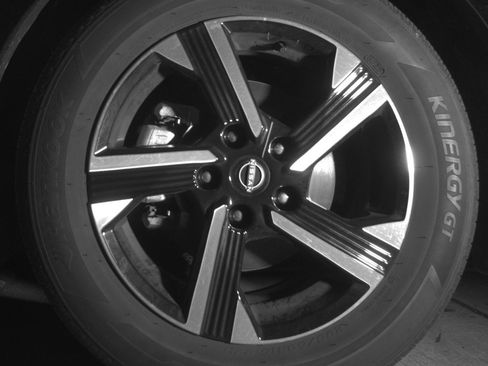 Used 2025 Nissan Sentra SV FWD image 12