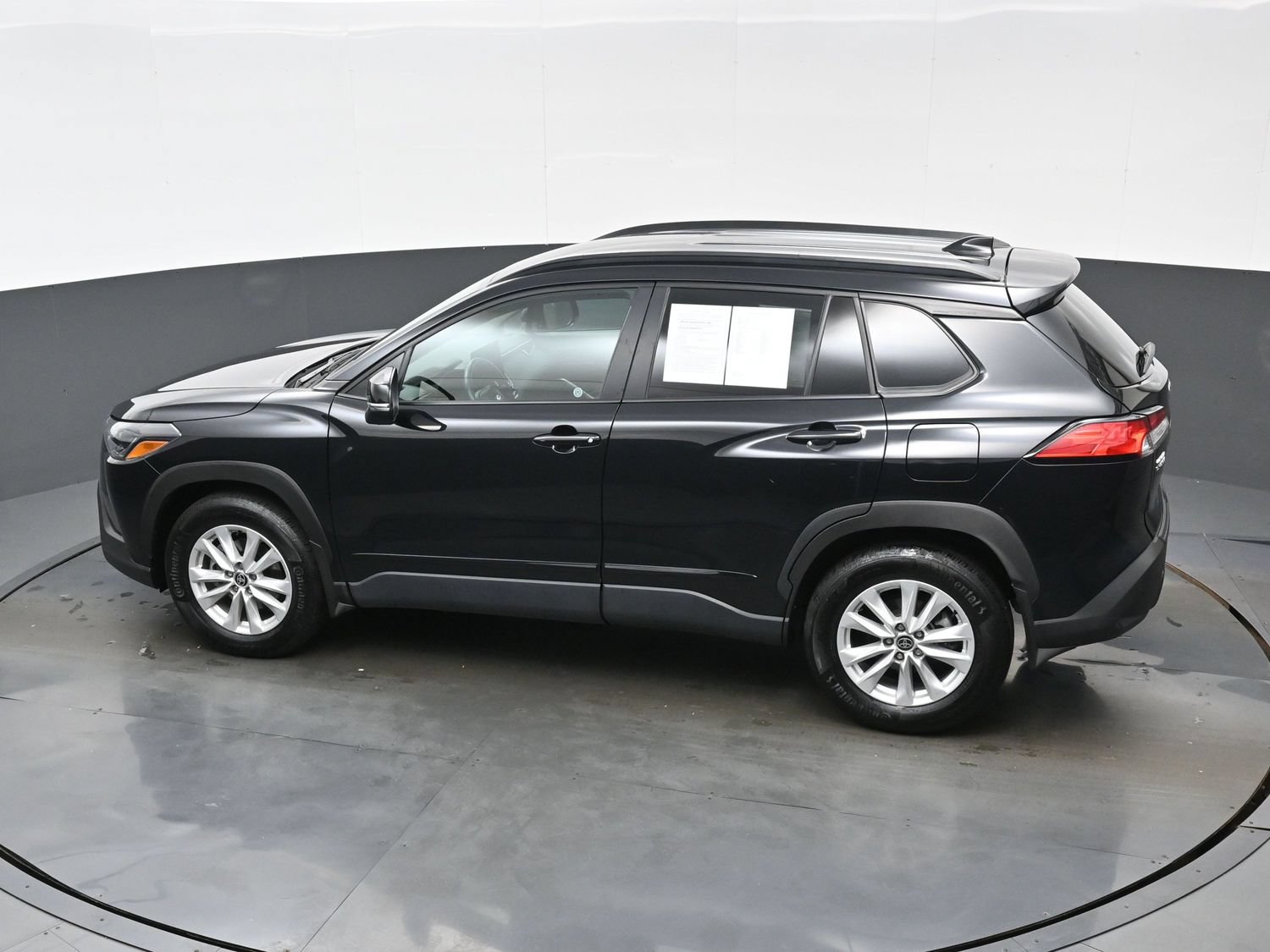 Used 2023 Toyota Corolla Cross LE AWD/4WD image 36