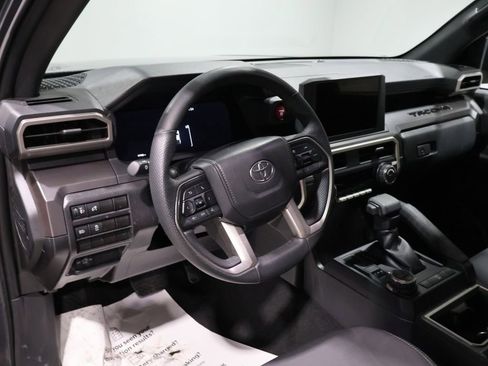 Used 2025 Toyota Tacoma TRD Off-Road image 15