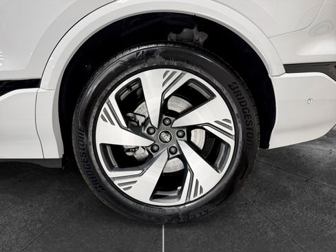 Used 2025 Audi Q6 e-tron Premium Plus w/ Premium Plus AWD/4WD image 31
