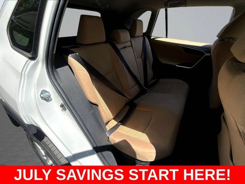 Used 2021 Toyota RAV4 LE AWD/4WD image 33