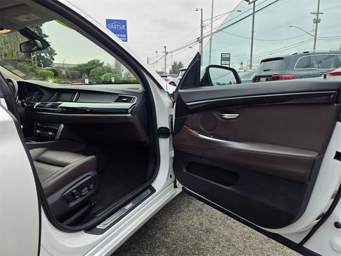 Used 2016 BMW 535i Gran Turismo image 10