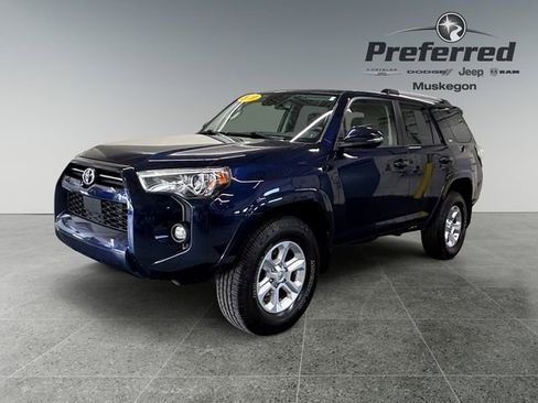 Used 2021 Toyota 4Runner SR5 Premium w/ Moonroof Package AWD/4WD image 10