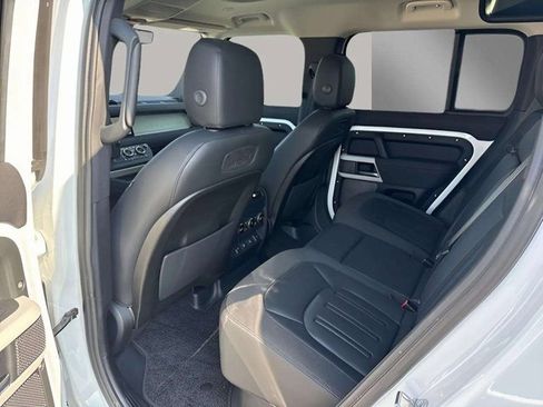 Used 2021 Land Rover Defender 110 SE image 10
