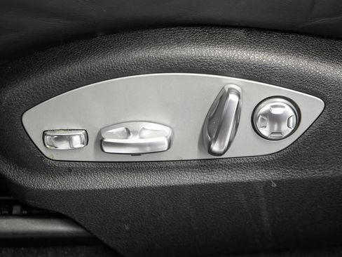 Used 2023 Porsche Macan AWD/4WD image 19