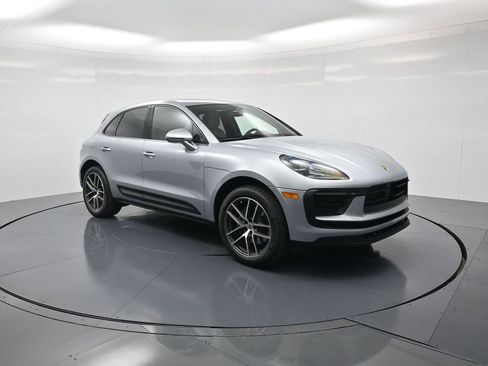 Used 2023 Porsche Macan image 32