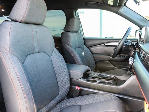 Used 2025 Honda Pilot Sport image 16