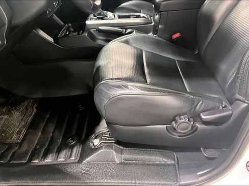 Used 2018 Toyota Tacoma TRD Sport AWD/4WD image 25