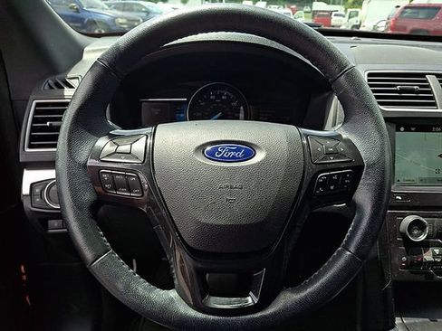 Used 2017 Ford Explorer XLT w/ Equipment Group 202A FWD image 15