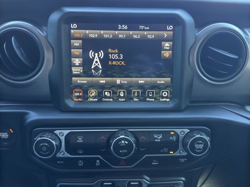 Used 2023 Jeep Gladiator Sport AWD/4WD image 22