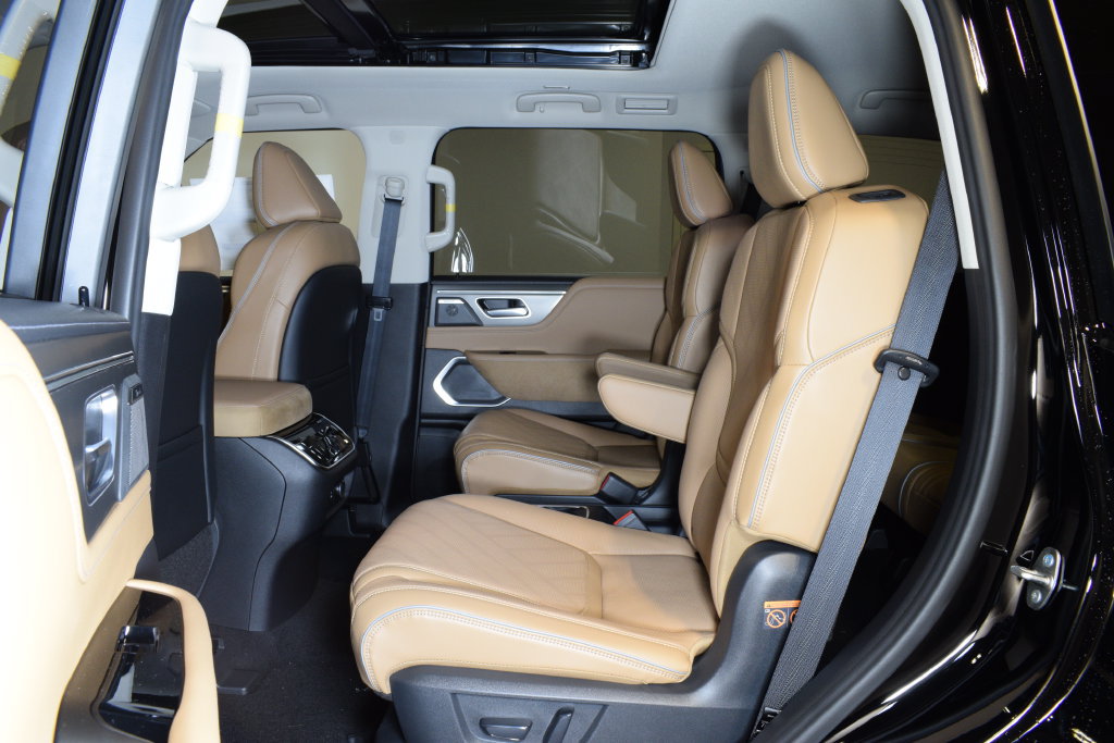 New 2027 INFINITI QX80 Luxe w/ Cargo Package AWD/4WD image 29