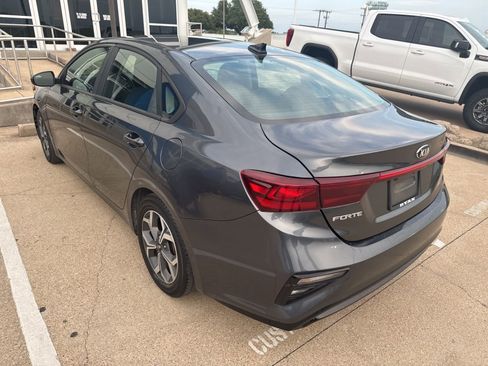 Used 2019 Kia Forte LXS FWD image 5