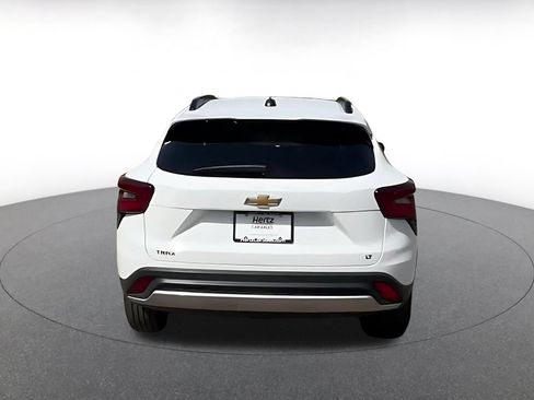 Used 2025 Chevrolet Trax LT w/ LT Convenience Package FWD image 12
