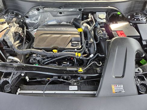 Used 2025 Chevrolet Trax LT w/ LT Convenience Package FWD image 36
