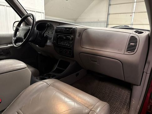 Used 2001 Ford Explorer XLT image 24