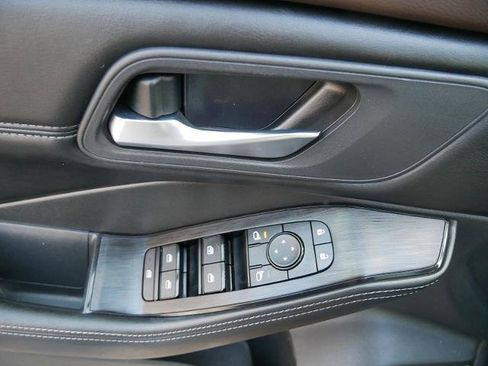 Certified 2023 Nissan Rogue SV w/ SV Premium Package image 17