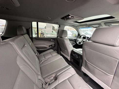 Used 2019 Chevrolet Suburban LT image 18